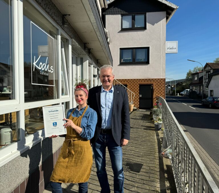 Hesseldorf. Neueröffnung der Kochs Cafébar in Hesseldorf: Ein neues Kapitel für eine alte Tradition