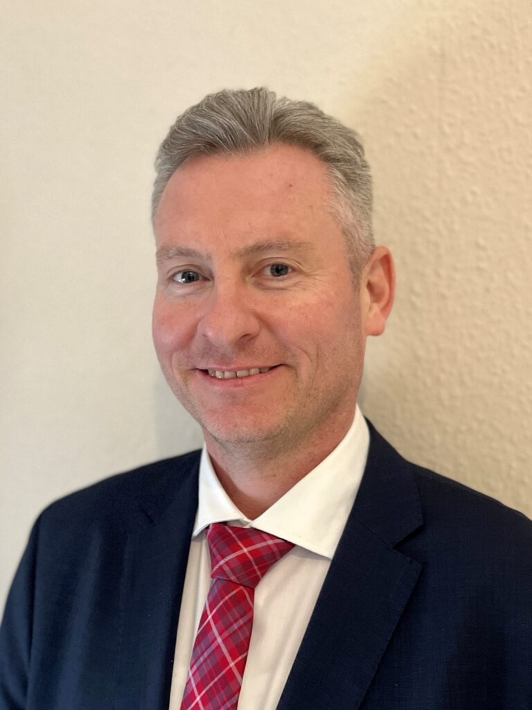 SPD-Arbeitsmarktpolitiker Andreas Hofmann spricht sich entschieden gegen die Pläne der FDP aus, ausländische Fachkräfte durch Steuerrabatte in hohen Gehaltsgruppen nach Deutschland zu locken.