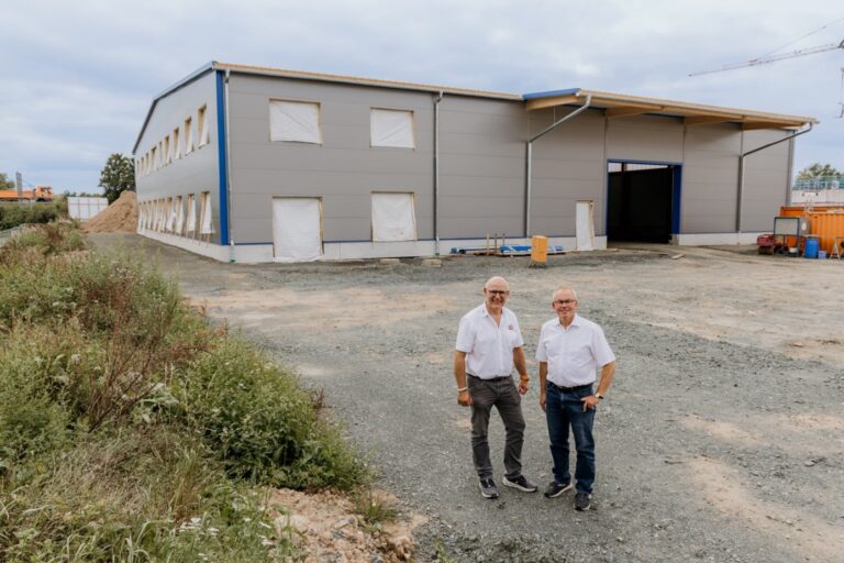 Neubau im Kinzigtalzentrum Lieblos LORENZ ENERGIE GmbH setzt beim Neubau auf innovative Arbeitsplätze und Nachhaltigkeit
