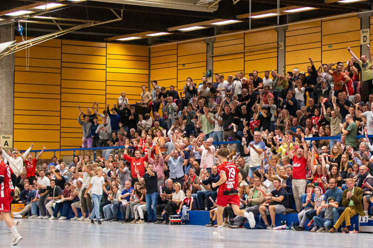 Halber Preis! TV Gelnhausen startet besondere Vereinsaktion gegen Korschenbroich Tolle Aktion des TV Gelnhausen. Der Handball-Drittligist lädt alle Vereine ein, zu stark vergünstigten Eintrittspreisen das Spiel gegen den TV Korschenbroich am 19. Oktober (19.30 Uhr, Rudi-Lechleidner-Halle) in der 3. Handball-Liga Süd-West zu besuchen.