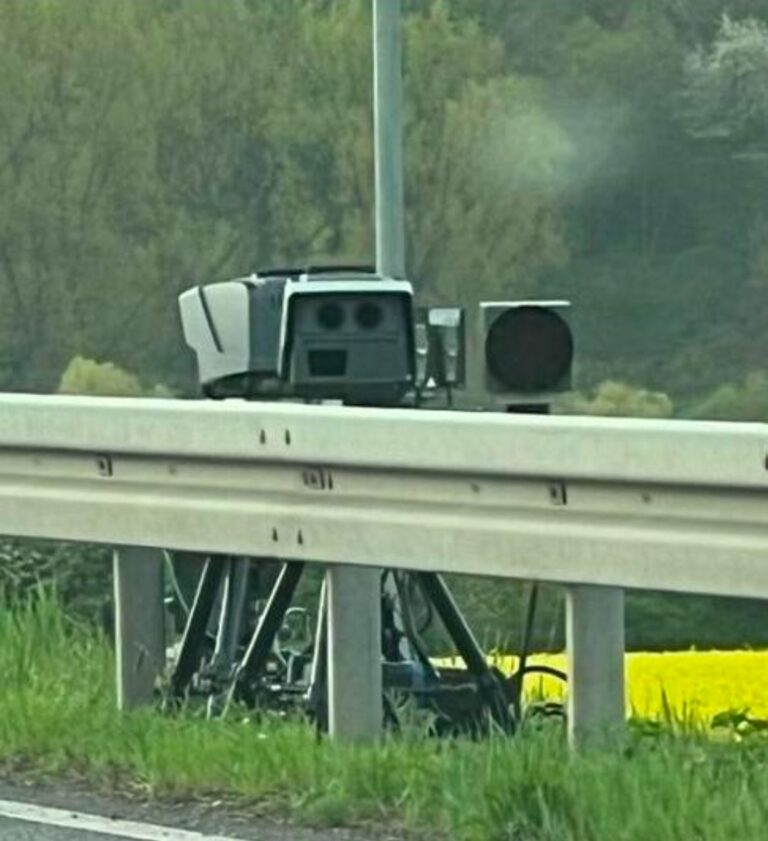 Die Beamtinnen und Beamten der Verkehrsdirektion kontrollieren in der nächsten Woche die Einhaltung der Tempolimits unter anderem an Unfallschwerpunkten, an Schulen sowie zum Zwecke des Lärmschutzes. Wir wünschen allen Verkehrsteilnehmern, dass sie ihr Ziel wohlbehalten erreichen.