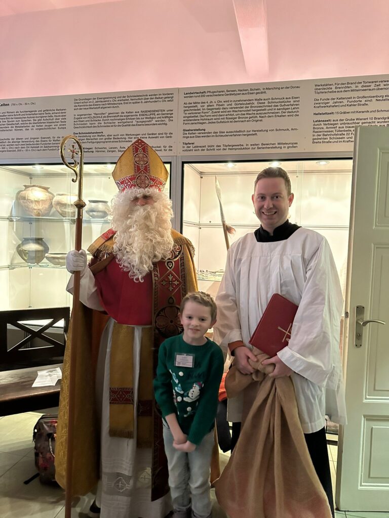 Museum Großkrotzenburg Vorfreude auf das Weihnachtsfest Strahlende Kinderaugen, gemütliches Beisammensein in der Babbelstubb, Lichterglanz im ganzen Haus, Weihnachtsgeschichten im Bilderbuchkino und als Höhepunkt der Besuch des heiligen Nikolaus.