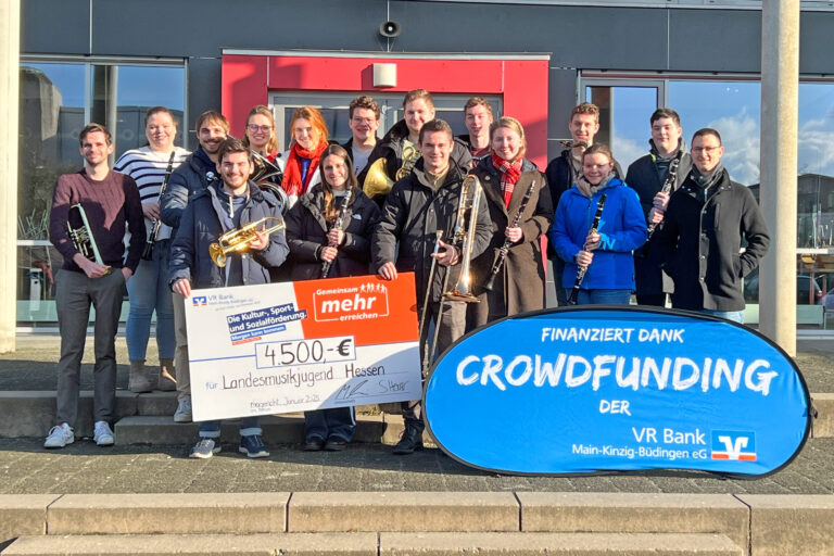 4.500 Euro für das Sinfonische Blasorchester der Landesmusikjugend Hessen Die Musiker finanzieren mit Crowdfunding-Projekt die Reise zum renommierten Musikwettbewerb Flicorno d'Oro in Riva del Garda teil