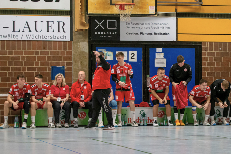 Heimspielauftakt 2025: TVG trifft im Spitzenspiel auf Saarlouis Am Samstagabend um 19.30 Uhr wird die Rudi-Lechleidner-Halle zum Schauplatz eines echten Handball-Highlights. Im ersten Heimspiel des Jahres trifft der TV Gelnhausen auf die HG Saarlouis. Das Spitzenspiel des 17. Spieltags der 3. Handball-Liga Süd-West verspricht Hochspannung. Der Tabellenzweite aus Gelnhausen empfängt den viertplatzierten Traditionsverein aus dem Saarland, der sich unbedingt für die überraschende Hinrunden-Niederlage revanchieren möchte.