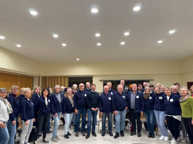Landtagsabgeordneter Appel zu Chorbesuch in Wächtersbach-Weilers: 500 € für den Just Friends Chor and More Der Chor „Just Friends Chor and More“ aus Wächtersbach darf sich über eine Förderung in Höhe von 500 € freuen. Diese frohe Botschaft überbrachte der Landtagsabgeordnete Patrick Appel persönlich bei einem Besuch des Probeabends im Dorfgemeinschaftshaus in Weilers, bei dem der Chor ihm ein kleines, spontanes Ständchen aus The Greatest Showman darbot – sehr zur Freude des Landtagsabgeordneten für Wächtersbach, Patrick Appel.