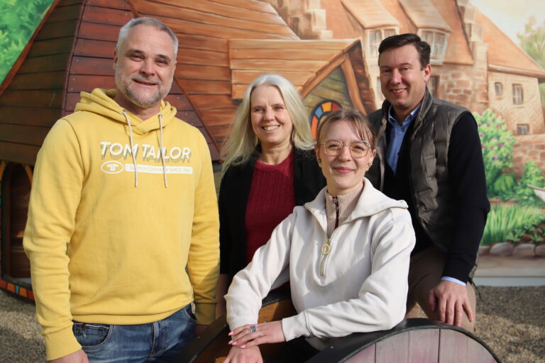 Delegation plant „Roadshow“ Erster Besuch aus Wittenberge in Schlüchtern / Zusammenkunft am 22. Mai Schlüchtern Große Ereignisse werfen ihre Schatten voraus: Die Kleinstadtakademie in Wittenberge will im Mai eine „Roadshow“ in Schlüchtern ausrichten. Zur besseren Planung war dazu jetzt eine Abordnung aus der brandenburgischen Stadt im Bergwinkel zu Gast.