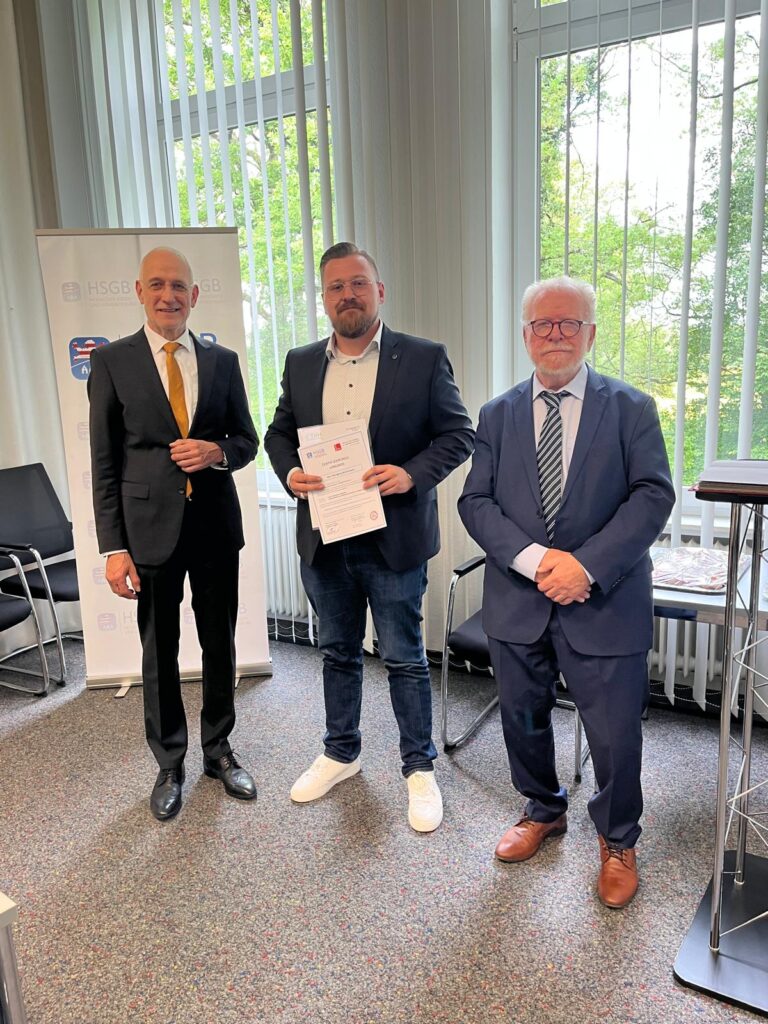Wolfgang Rittershauß, Fachbereichsleiter Bauwesen und Stadtservice sowie persönlicher Referent des Bürgermeisters der Stadt Erlensee, hat Anfang des Monats seine Zertifizierung im Rahmen eines feierlichen Akts in Mühlheim entgegengenommen.