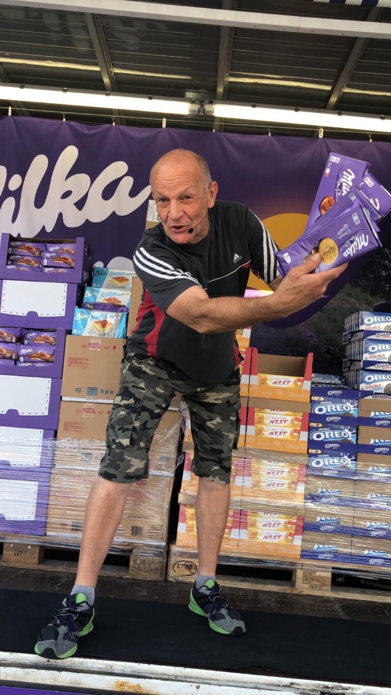 Eine Sensation für Hanau bahnt sich an ,- DIE ECHTE GILDE DER MARKTSCHREIER ,die in diesem Jahr ihr ❗️55 jähriges Firmenjubiläum ❗️begeht,mit dem Hamburger Fischmarkt gastiert in Hanau auf dem Freiheitsplatz und zwar von , Freitag , den 18. - Sonntag , den 20. Juli 2025 !!! Tägliche Öffnungszeiten: Freitag,Samstag 10.00 - 19.00 Uhr Sonntag ab 11.00 Uhr bis 19.00 Uh Mit dabei die besten Marktschreier der Republik , wie ➖➖➖: - DER WATTWURM , das Original ,der die Nachfolge vom legendären Wurst - Achim antritt , der im September 2023 auf der Rückfahrt vom Markt einen Herzinfarkt erlitt und verstarb. Unter dem Motto : Wenn der Magdeburger seine Tüten packt , steht Aldi kurz vorm Herzinfarkt , wird er die Besucher in seinen Bann ziehen !!! - Aal - Hinnerk , das Original vom Hamburger Fischmarkt mit frischem Räucherfisch aus dem hohen Norden !!! - Nudel - Kiri , der italienische Zampano hat im Angebot ‼️PASTA vom LASTA‼️