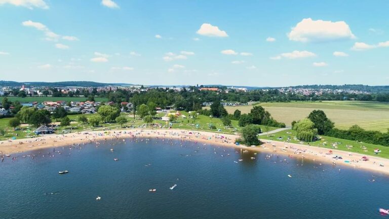 Sommer am Kinzigsee: Mit Sonne, Beats & Bewegung Abwechslungsreiches Programm für alle Generationen – im Strandbad und drum herum