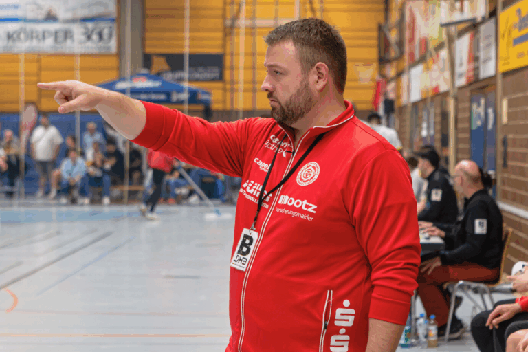 TV Gelnhausen erwartet hitziges Derby in Kirchzell Barbarossastädter wollen weiter ungeschlagen bleiben Nach einem spielfreien Wochenende steht der TV Gelnhausen am neunten Spieltag der 3. Handball-Liga Süd-West vor einer besonderen Herausforderung. Am Samstag um 19.30 Uhr gastieren die zuletzt personalgeplagten Barbarossastädter in der Dreifachsporthalle Miltenberg beim TV Kirchzell. Es ist nicht nur ein Derby mit besonderer Brisanz, sondern auch ein Duell zweier Traditionsvereine, das in der Vergangenheit regelmäßig für Spannung gesorgt hat.