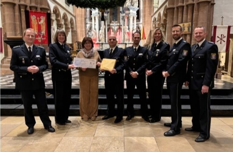 Seligenstadt Lichtblicke" im Mittelpunkt: 28. Ökumenischer Gottesdienst setzt Zeichen der Verbundenheit und Hoffnung - über 2.000 Euro an gemeinnützige Einrichtung gespendet