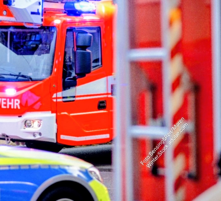 Maintal Zusammenstoß mit Rettungswagen Gegen 18.00 Uhr kam es gestern im Rahmen einer Einsatzfahrt auf der Kennedystraße zu einem Unfall zwischen einem Rettungswagen und einem grauen Mercedes.